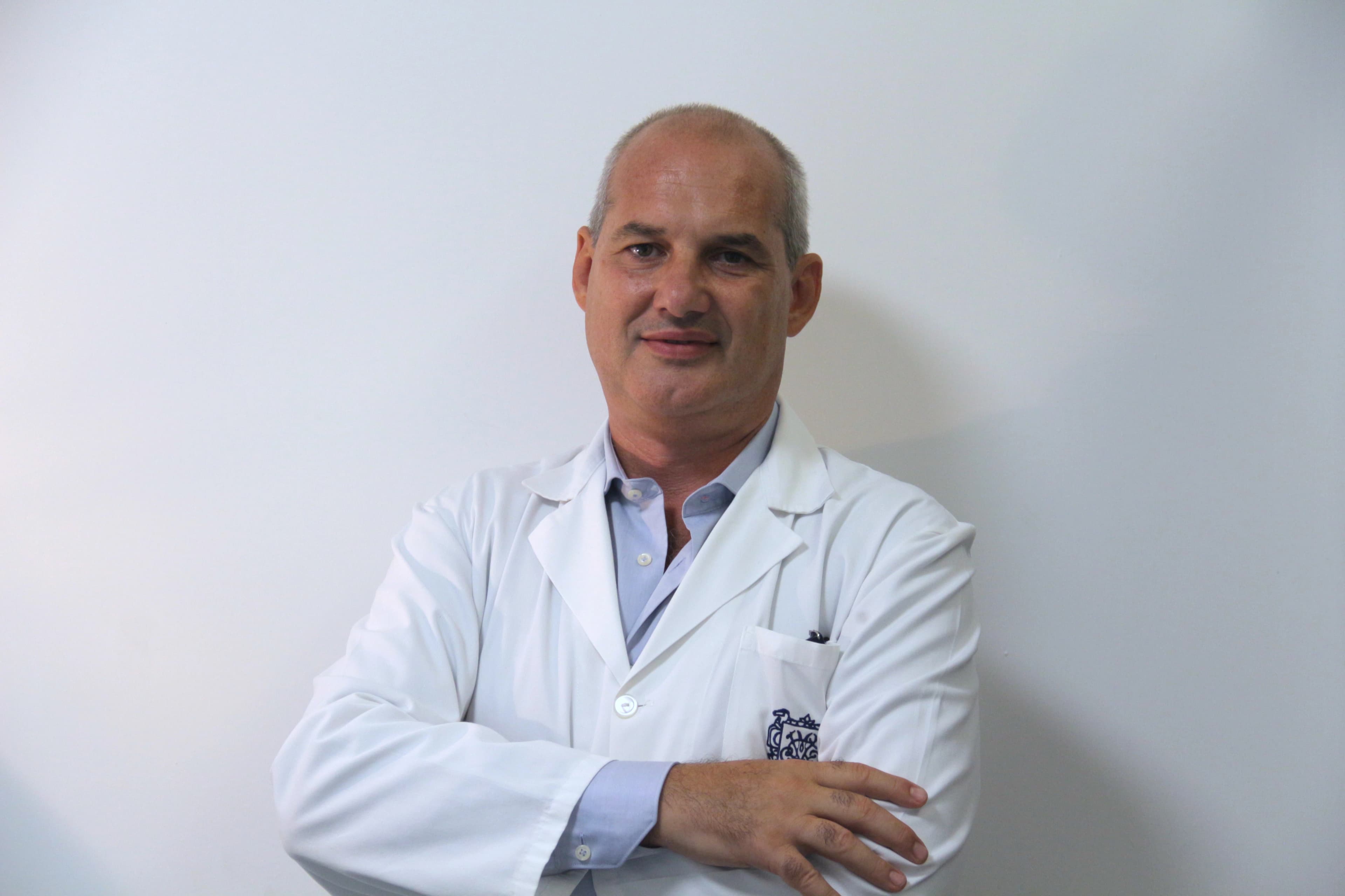 Dott. Berra in studio in primo piano